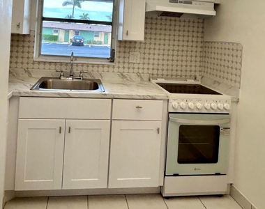 2895 Crosley Drive W - Photo Thumbnail 2