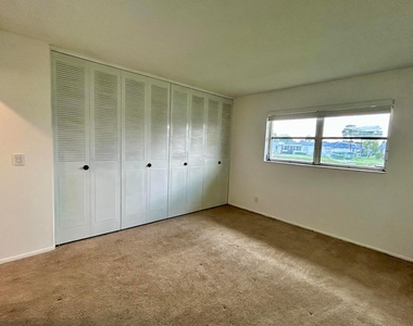 2895 Crosley Drive W - Photo Thumbnail 7