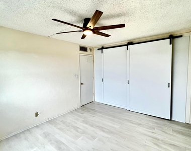 1069 Hillsboro Mile - Photo Thumbnail 7