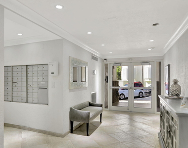 1069 Hillsboro Mile - Photo Thumbnail 24