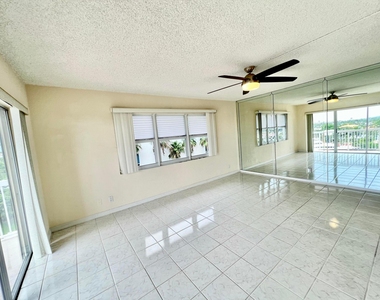 1069 Hillsboro Mile - Photo Thumbnail 5