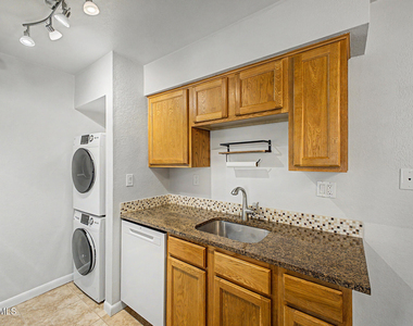 5995 N 78th Street - Photo Thumbnail 11