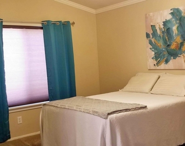 5758 E Garnet Avenue - Photo Thumbnail 7