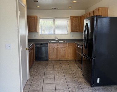 2448 E Hazeltine Way - Photo Thumbnail 2