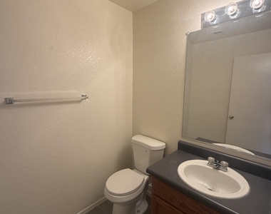 2448 E Hazeltine Way - Photo Thumbnail 5