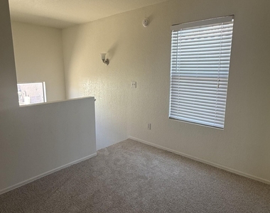 2448 E Hazeltine Way - Photo Thumbnail 11