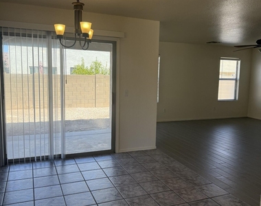 2448 E Hazeltine Way - Photo Thumbnail 1