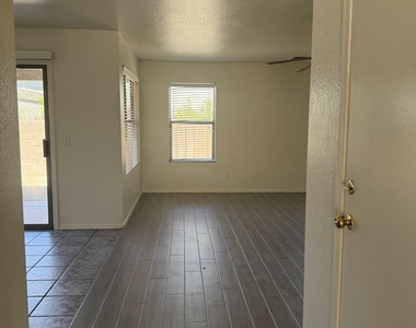 2448 E Hazeltine Way - Photo Thumbnail 3