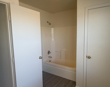 2448 E Hazeltine Way - Photo Thumbnail 8