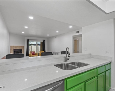 2515 N 52nd Street - Photo Thumbnail 7