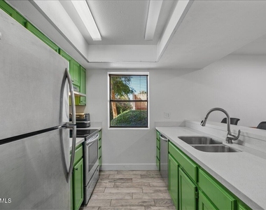 2515 N 52nd Street - Photo Thumbnail 6