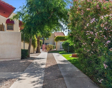 2515 N 52nd Street - Photo Thumbnail 2