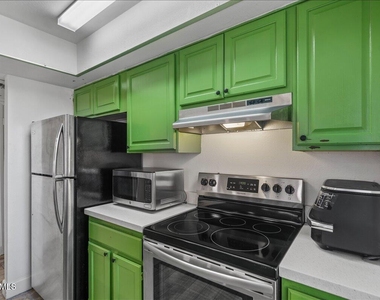 2515 N 52nd Street - Photo Thumbnail 8