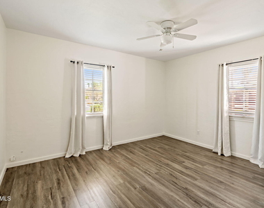 334 W Lewis Avenue - Photo Thumbnail 13
