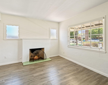 334 W Lewis Avenue - Photo Thumbnail 4