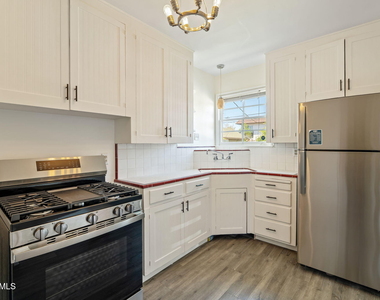 334 W Lewis Avenue - Photo Thumbnail 10