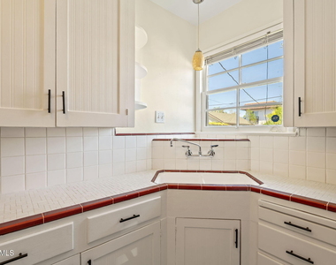 334 W Lewis Avenue - Photo Thumbnail 7