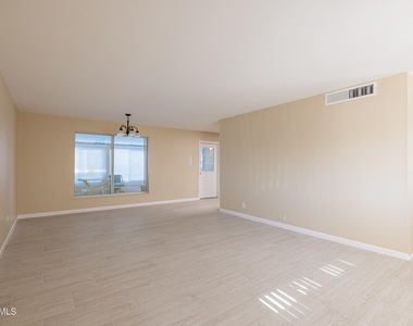 12208 N Pebble Beach Drive - Photo Thumbnail 2