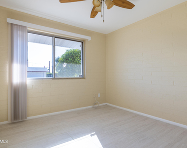 12208 N Pebble Beach Drive - Photo Thumbnail 16