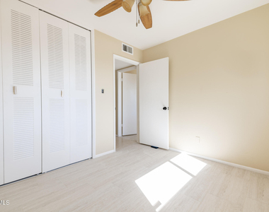 12208 N Pebble Beach Drive - Photo Thumbnail 15