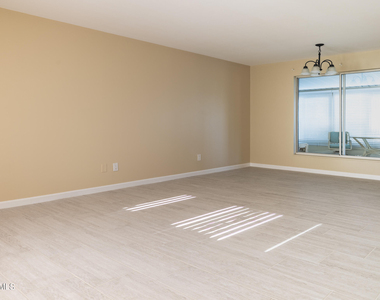 12208 N Pebble Beach Drive - Photo Thumbnail 1