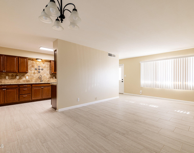 12208 N Pebble Beach Drive - Photo Thumbnail 3