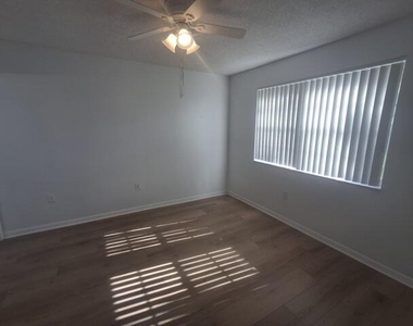 2236 N Cypress Bend Drive - Photo Thumbnail 15