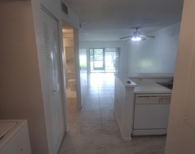 2236 N Cypress Bend Drive - Photo Thumbnail 4