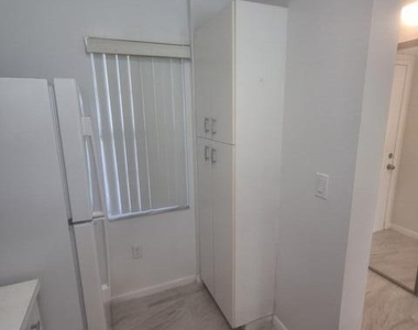 2236 N Cypress Bend Drive - Photo Thumbnail 6