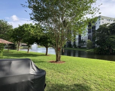 2236 N Cypress Bend Drive - Photo Thumbnail 19
