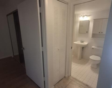 2236 N Cypress Bend Drive - Photo Thumbnail 9