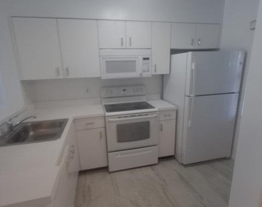 2236 N Cypress Bend Drive - Photo Thumbnail 5