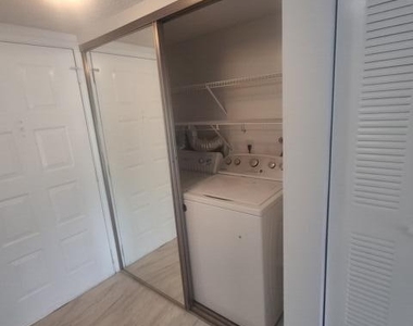 2236 N Cypress Bend Drive - Photo Thumbnail 7