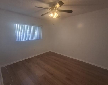 2236 N Cypress Bend Drive - Photo Thumbnail 11