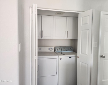 9025 N 14th Drive - Photo Thumbnail 6
