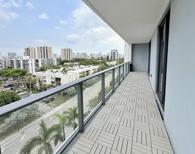 2960 Ne 207th Street - Photo Thumbnail 7