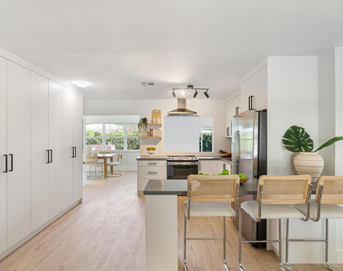 181 Nw 48th Court - Photo Thumbnail 5