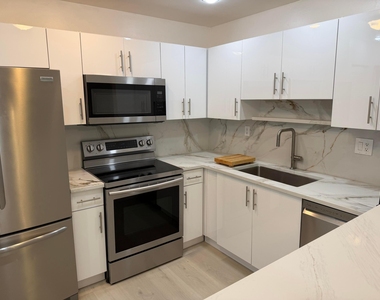 4147 Nw 90th Avenue - Photo Thumbnail 3