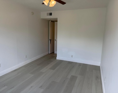 4147 Nw 90th Avenue - Photo Thumbnail 8