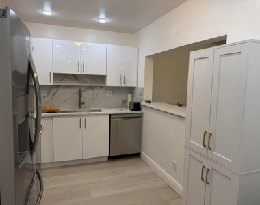 4147 Nw 90th Avenue - Photo Thumbnail 2