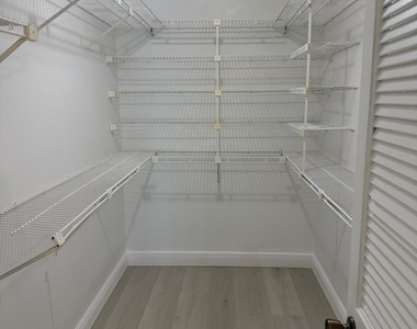 4147 Nw 90th Avenue - Photo Thumbnail 13