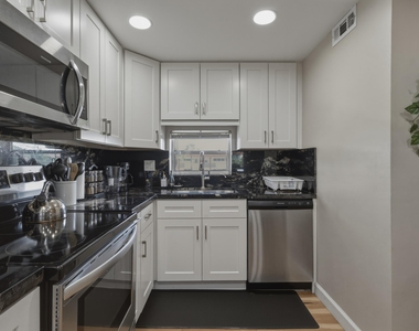 9420 S Hollybrook Lake Drive - Photo Thumbnail 8