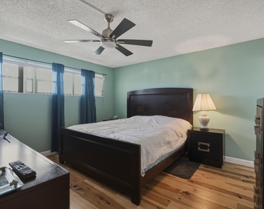 9420 S Hollybrook Lake Drive - Photo Thumbnail 5