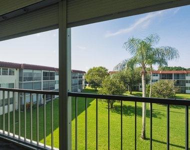 9420 S Hollybrook Lake Drive - Photo Thumbnail 16