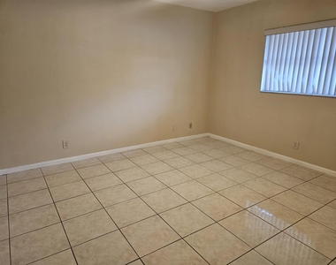 7910 Nw 70th Court - Photo Thumbnail 15