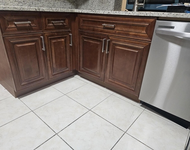 7910 Nw 70th Court - Photo Thumbnail 10