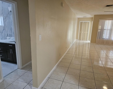 7910 Nw 70th Court - Photo Thumbnail 7