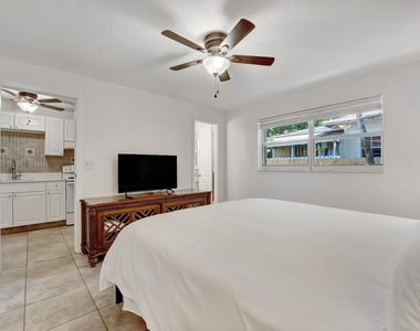 813 Sw Middle Street Court - Photo Thumbnail 12