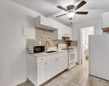 813 Sw Middle Street Court - Photo Thumbnail 6