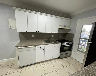890 Nw 45 Avenue - Photo Thumbnail 2